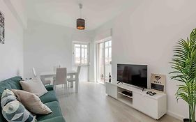 Quiet 2-Bedroom Apt W/ Free Parking On Premises